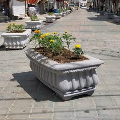 جانمایی گلدان های بتونی در بازارچه سعدی شهر گرمی